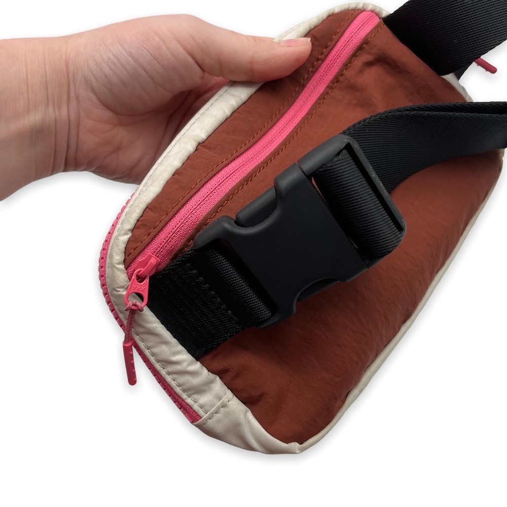 Lululemon Everywhere Belt Bag *1L - Picture 6 of 9